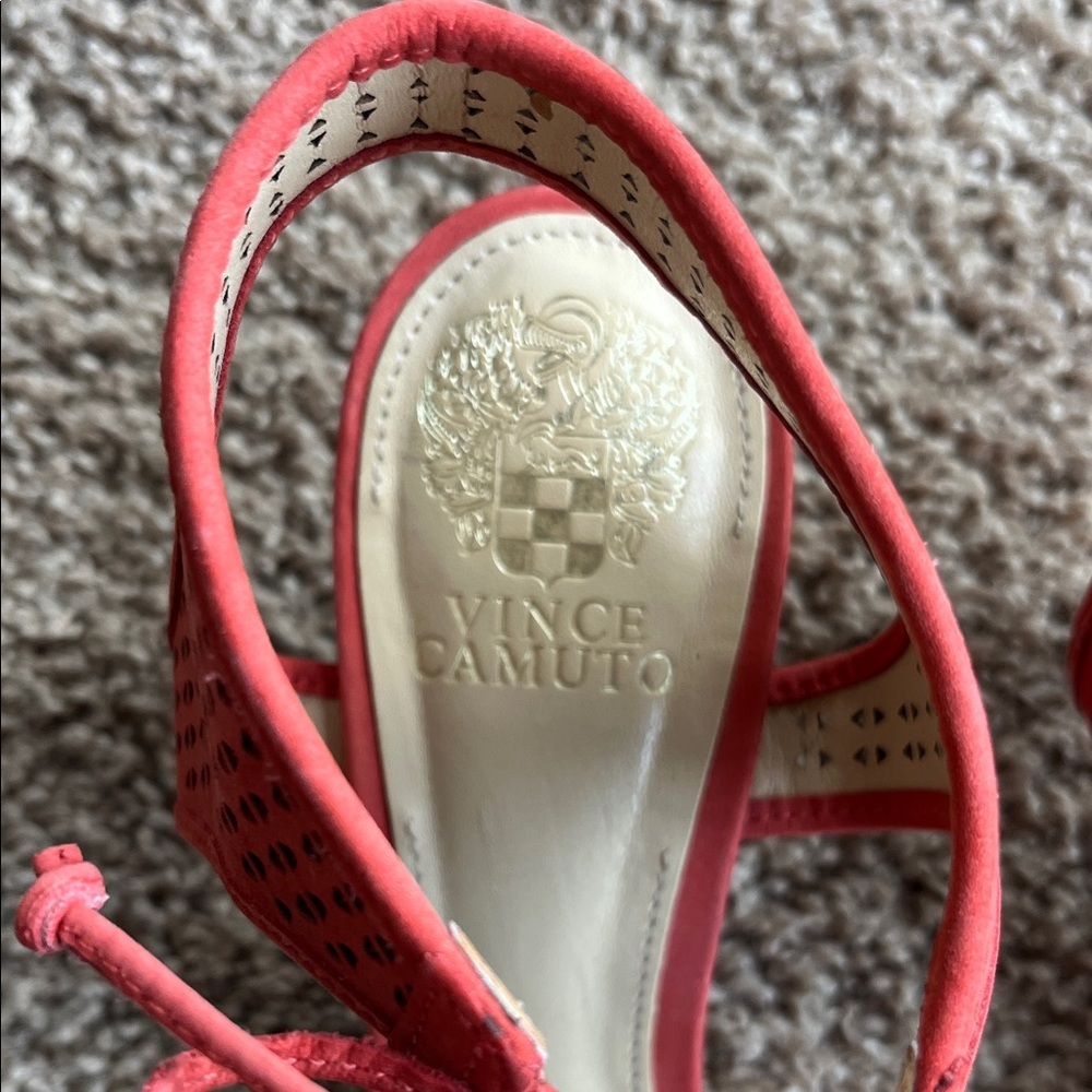 Vince Camuto Coral Perforated Heels Size 9.5 - Picture 4 of 8